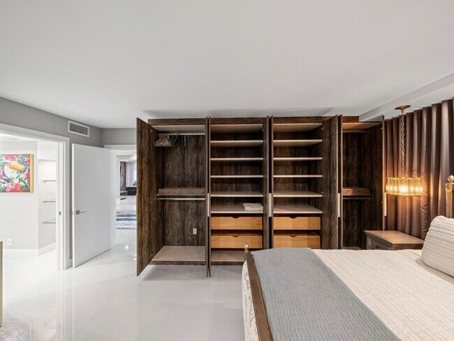 Building Photo - 1151 N Fort Lauderdale Beach Blvd