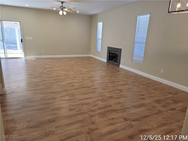 Building Photo - 5921 Royal Castle Ln