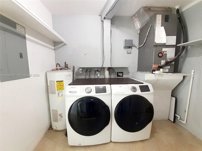 Building Photo - 2109 N Park Rd