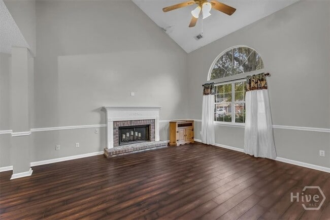 Building Photo - 138 Penn Station