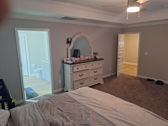 Building Photo - Beautiful Five Bedroom Home Located in Northeast Columbia!