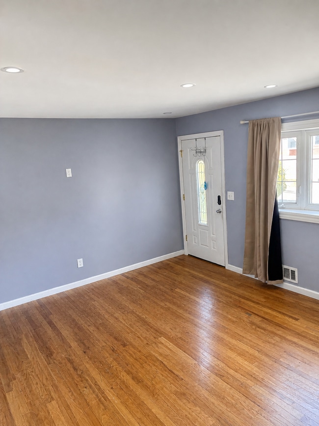 Building Photo - 3 Bedroom Single-Family Ranch Home in Toms River
