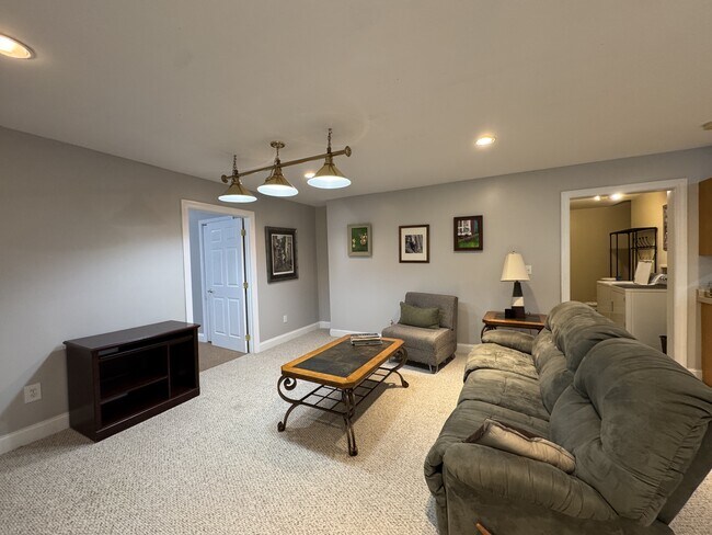Building Photo - 206 Wewoka Trce