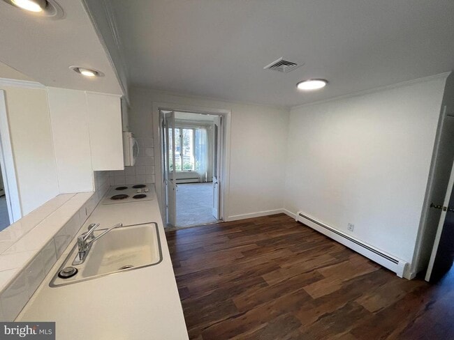 Building Photo - 1406 Park Blvd