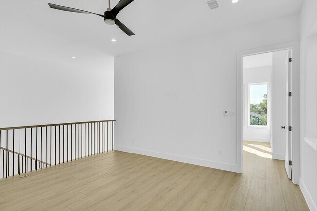 Building Photo - 1711 Nomas St