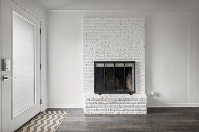 Building Photo - 1717 Bluebonnet Ln