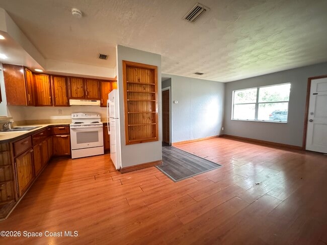 Building Photo - 2506 Stratford Dr