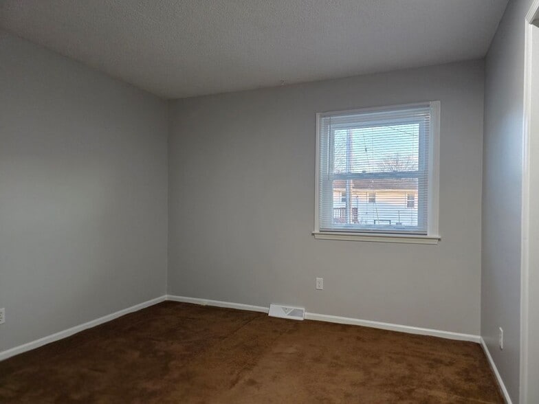 Building Photo - 2138 E Arrowhead Cir