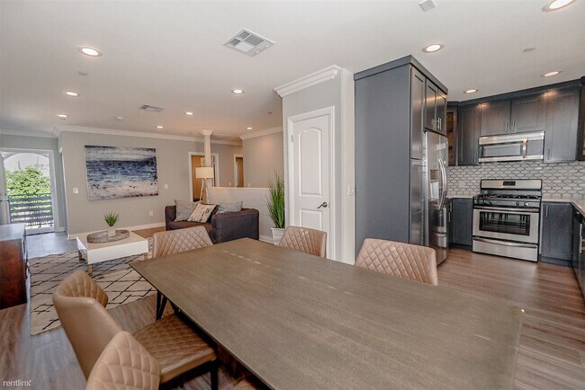 Building Photo - 4 br, 4 bath Duplex - 4508 Esmeralda Stree...