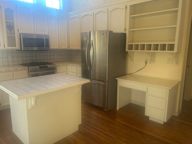 Building Photo - Beautiful Lake Wildwood Home with private back yard.