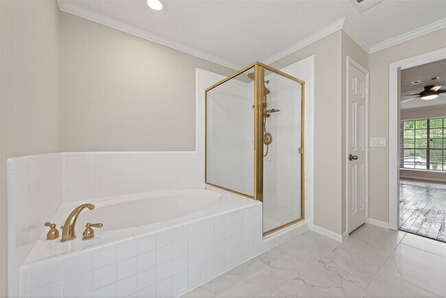 Building Photo - 106 Breezy Point Pl