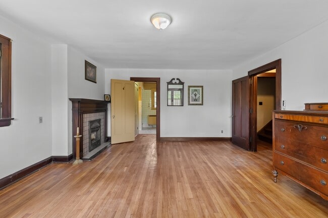 Building Photo - 2260 5th Ave