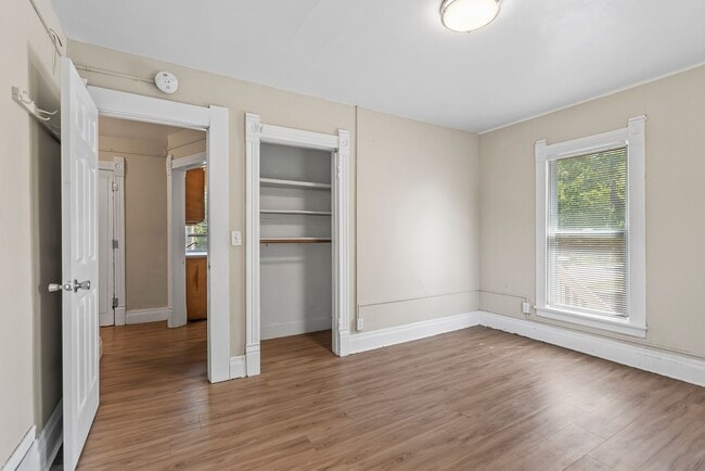 Building Photo - 1804 1/2  College St (Upper Level)