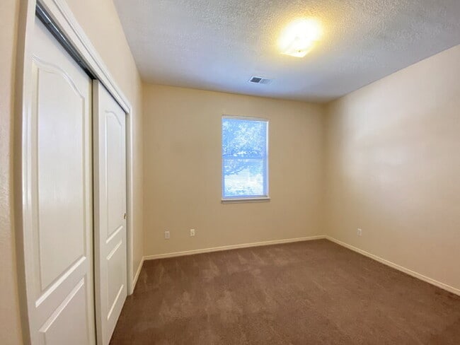 Building Photo - 3 Bedroom/2 Bath in Cabezon Subdivision