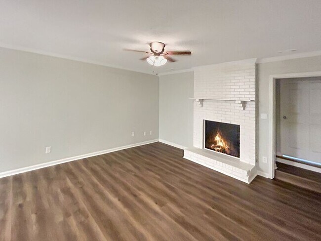 Building Photo - 106 Greenwood Cir