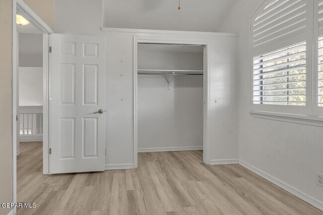 Building Photo - 1049 Desierto Luna St