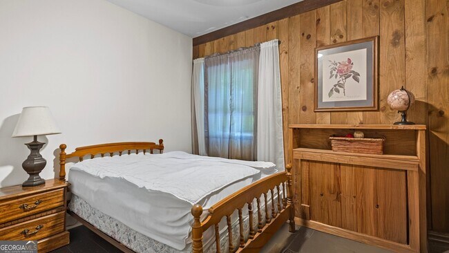 Building Photo - 610 Madola Rd