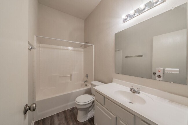 Building Photo - 636 Saddleway Dr