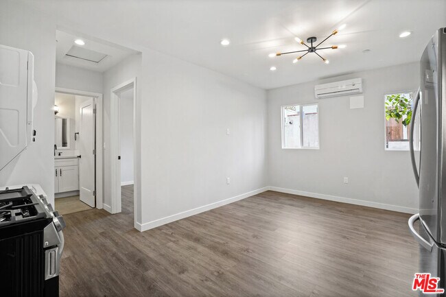 Building Photo - 1235 Stearns Dr