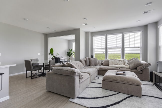 Building Photo - 2227 Ryegrass Ln