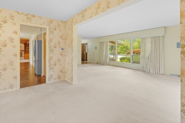 Building Photo - 4 bed 3.5 bath home in East Grand Rapids
