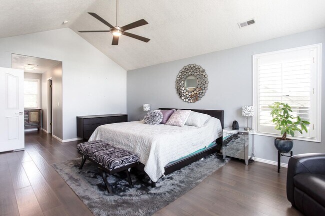Building Photo - Bright and Spacious Living in Willow Creek