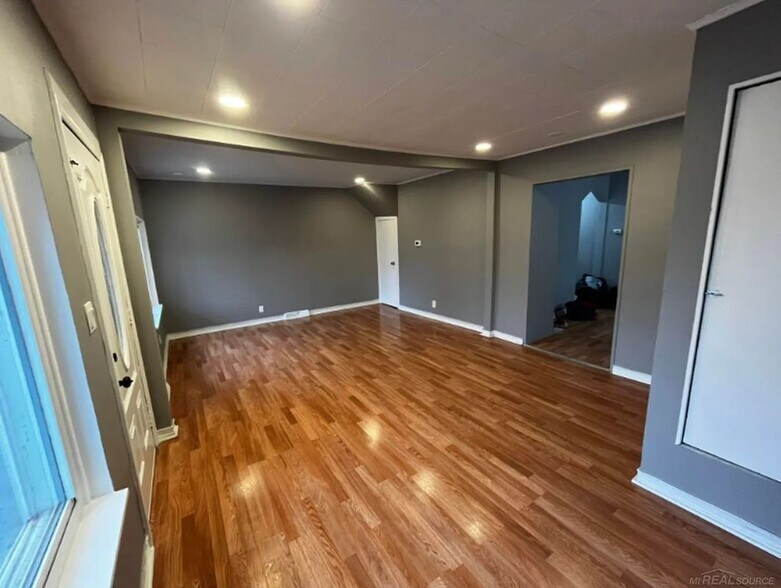 Building Photo - 8647 Chalmers Ave
