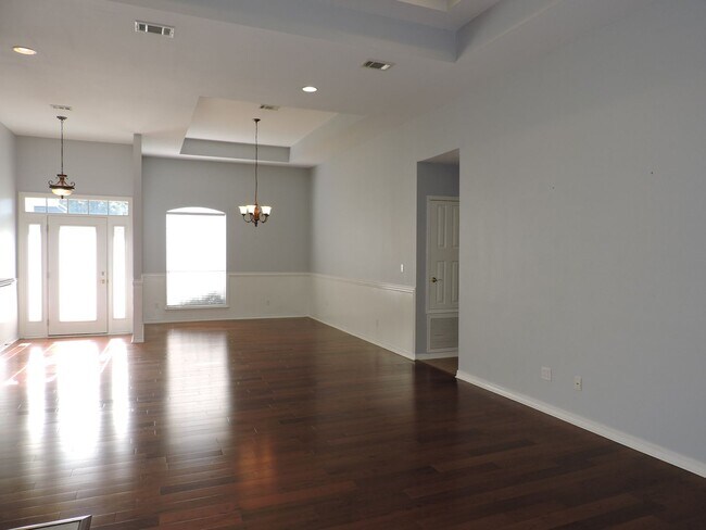 Building Photo - Just minutes to NAS Pensacola & Perdido Key