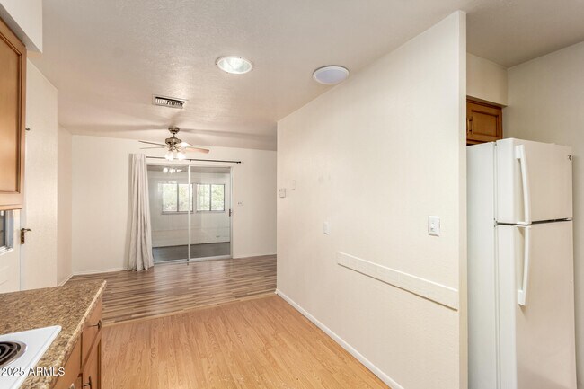 Building Photo - 6224 E Dallas St