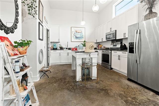 Building Photo - 333 De Armas St