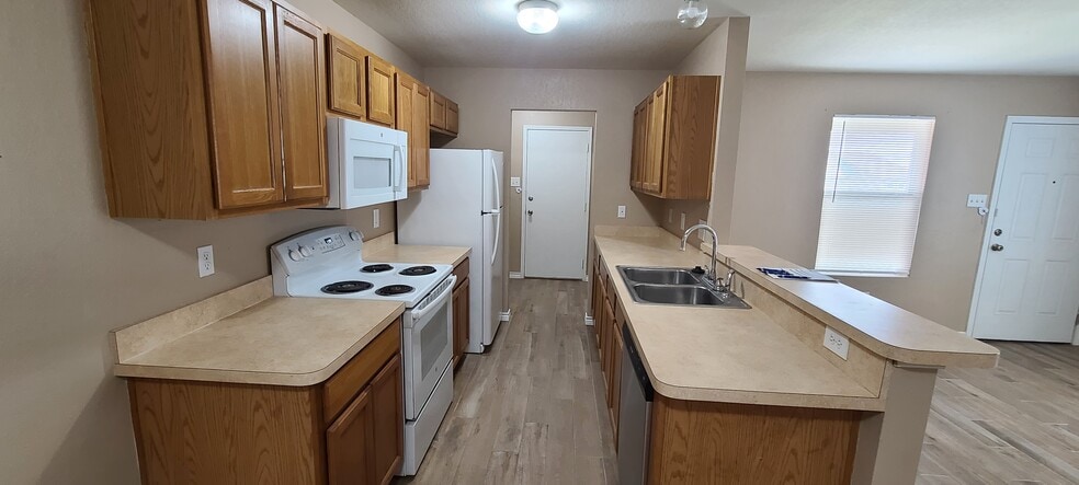 Building Photo - 8013 Julie Ave