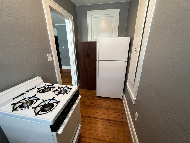Building Photo - Studio Bed/1 Bath - Unit 9