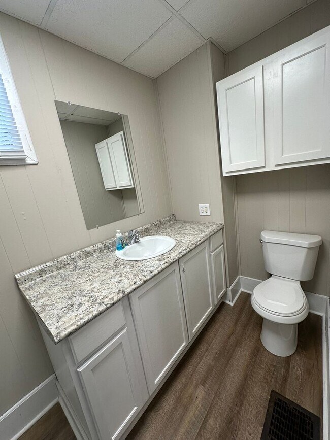 Building Photo - Recently Renovated 3BR/1BA Home in New Albany!