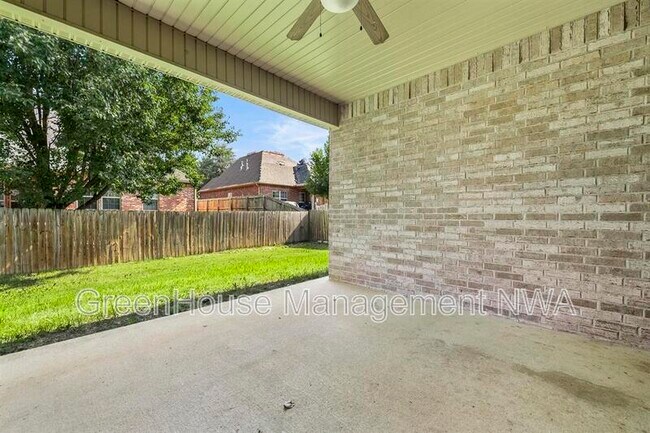 Building Photo - 4402 SW Alfalfa Ave