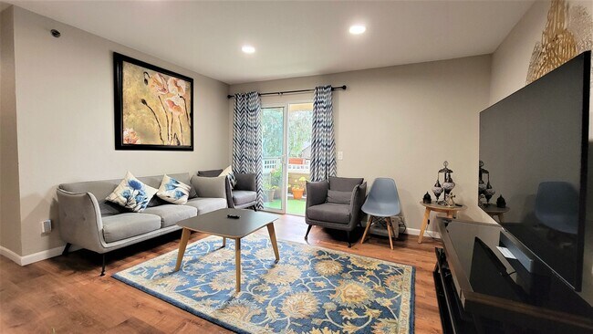 Building Photo - 680 Dartmore Ln