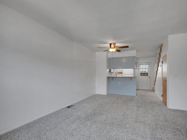 Building Photo - $1,675 // 2-Bed 1-Bath Charming Rowhome in...