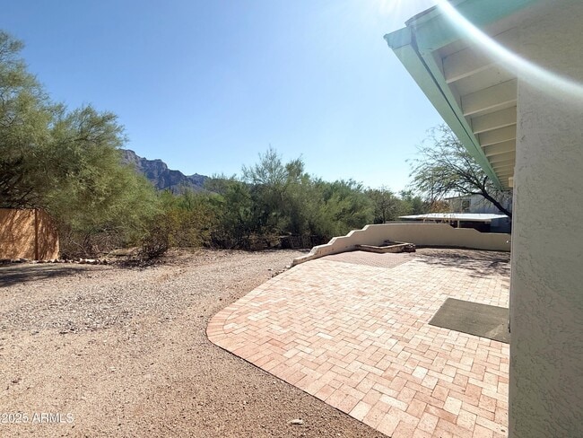 Building Photo - 867 N Arroya Rd