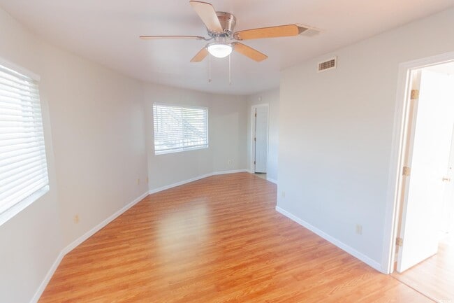 Building Photo - 505 Tree Top Ln