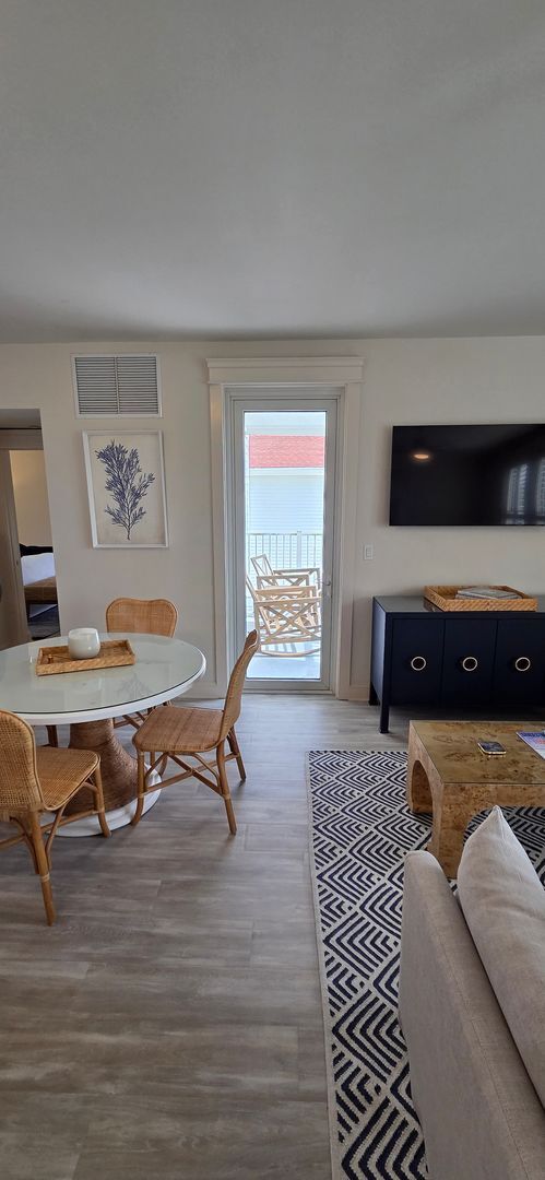 Building Photo - Recently remodeled condo near Baytown Wharf.
