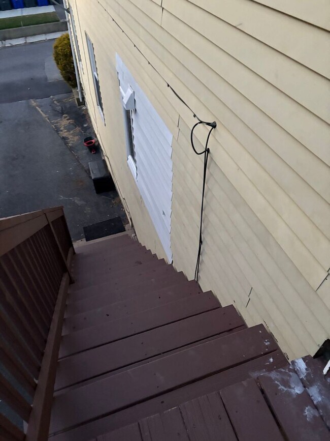 Building Photo - 11 Clark St