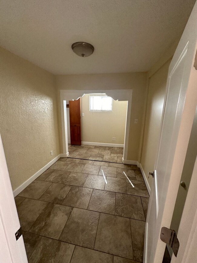 Building Photo - 2518 Alvarado Dr NE