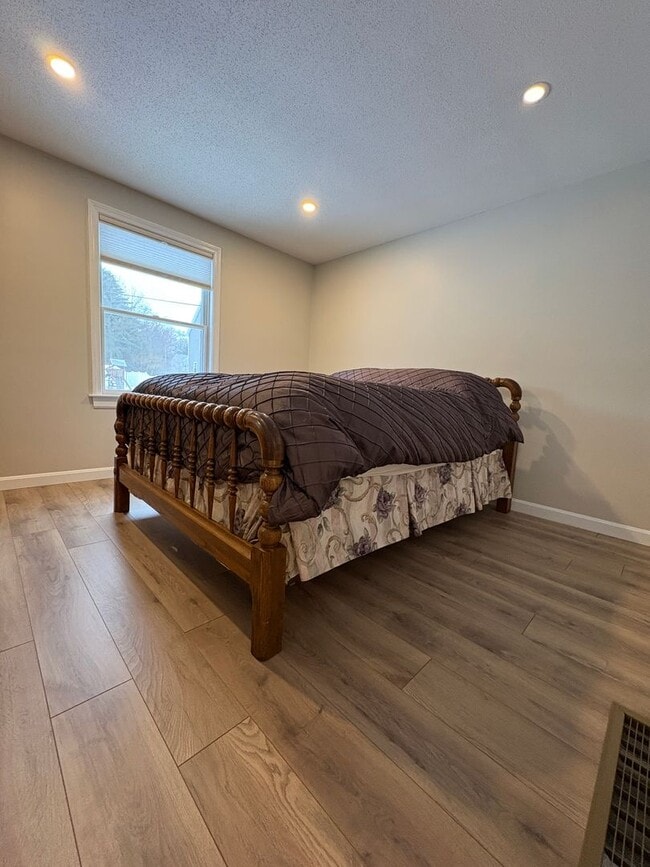 Building Photo - New to the rental market, charming 2 bedroom single family home in Wilmington, MA