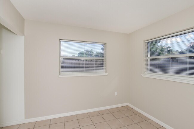 Building Photo - 2365 Dordon Dr