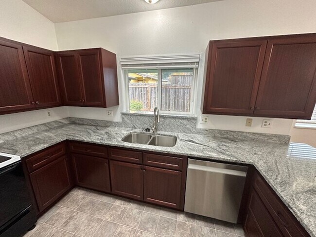 Building Photo - Duplex for rent