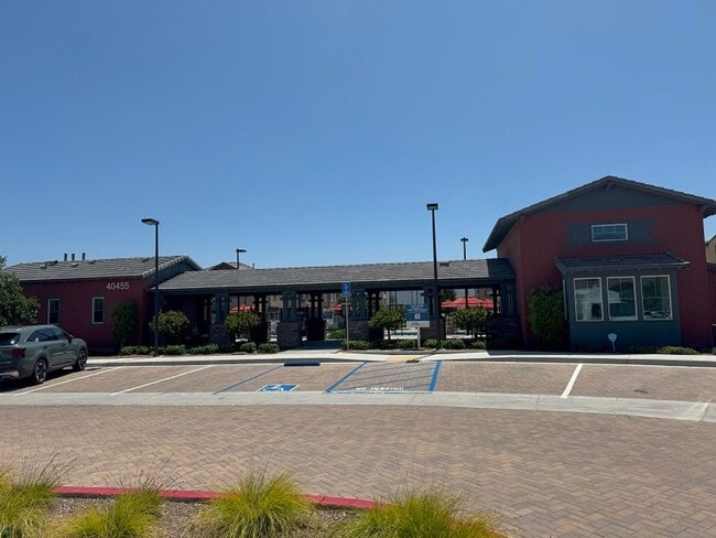 Building Photo - Beautiful House in the heart of Temecula -...
