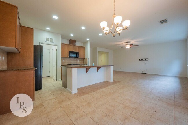 Building Photo - Harlan Ranch Clovis Home, 3BR/2BA, Amazing Community - Lots of Amenities!