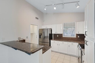 Building Photo - 302 N Hudson Pl