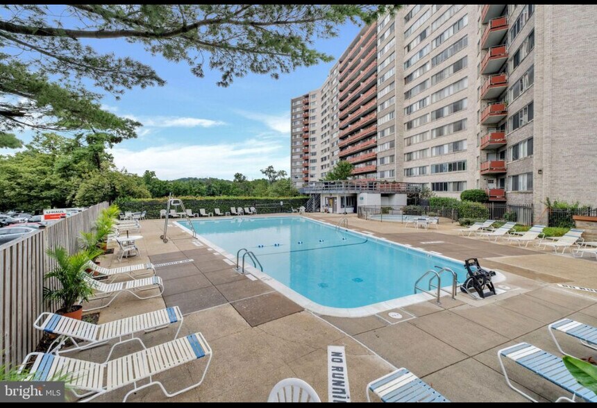 Building Photo - 5340 Holmes Run Pky