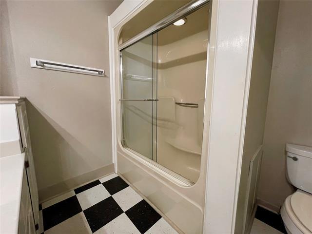 Building Photo - 105 W Hickory St