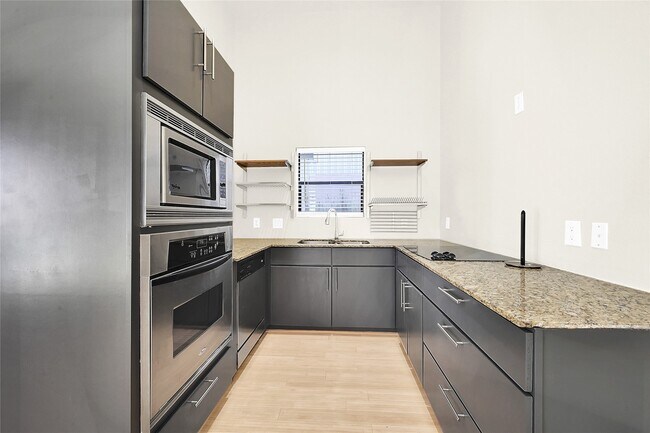 Building Photo - 2419 Charleston St